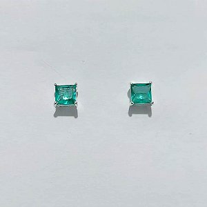 BRINCO FOLHEADO A PRATA COM 50 MILÉSIMO+ VERNIZ DIAMOND - BRINCO DE PINO QUADRADO COM ZIRCÔNIA VERDE 6MM PRBR001590