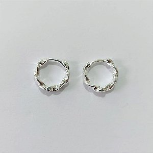 BRINCO FOLHEADO A PRATA COM 50 MILÉSIMO+ VERNIZ DIAMOND - BRINCO DE ARGOLA TRANÇADA 15MM PRBR001592