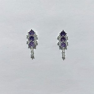BRINCO FOLHEADO A PRATA + VERNIZ DIAMOND - BRINCO DE PINO COM ZIRCÔNIAS LILÁS 8X21MM PRBR001616
