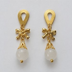 BRINCO FOLHEADO A OURO - BANHADO COM 5 MILÉSIMOS + VERNIZ DIAMOND - BRINCO DE PINO LAÇO COM PEDRA BRANCA 5MM - (OURO297)OUBR000621