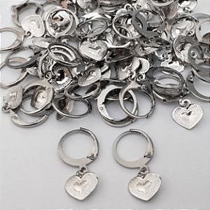 BRINCO EM AÇO INOXIDÁVEL- BRINCO ARGOLA DE PRESSÃO PINGENTE COM UM CORAÇÃO DE 10MM - COMPOSIÇÃO: AÇO INOXIDÁVEL - (AÇO26732) ACBR000550