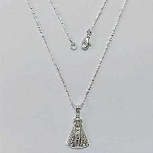 GARGANTILHA FOLHEADA A PRATA COM 50 MILÉSIMOS + VERNIZ DIAMOND - GARGANTILHA COM PINGENTE NOSSA SENHORA APARECIDA 13X21MM PRGG001551