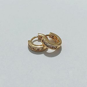 BRINCO FOLHEADO A OURO - BANHADO COM 5 MILÉSIMOS + VERNIZ DIAMOND - BRINCO DE ARGOLA COM MICRO ZIRCÔNIAS 9MM OUBR000632