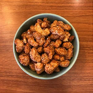 Castanha de Caju Caramelizada com Gergelim