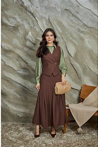 Conjunto Colete e Saia Midi de Pregas