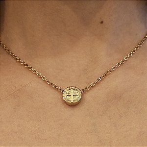 Colar Feminino Dourado com Medalha de São Bento