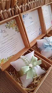 Caixa convite Padrinhos batizado com Almofada e Mini terço