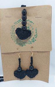 Conjunto Brinco e Corrente de Crochê com Pérolas Pretas