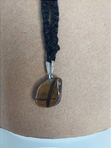 Colar em crochê e pingente de cristal