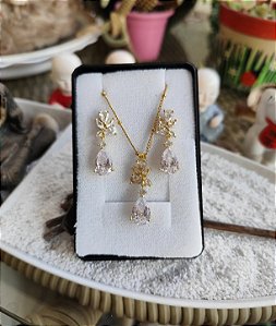 Conjunto banhado a ouro com zirconias pétala rose