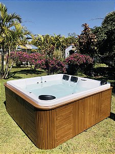 SPA MONTSERRAT QUADRADO 215 x 215 x 90 CM PREMIUM C/ 7 LUGARES OURO FINO