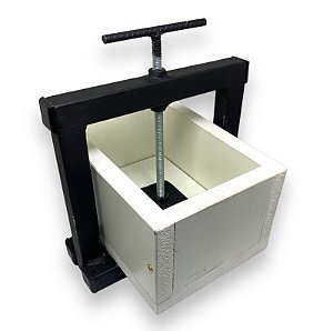 Prensa com caixa para polenta