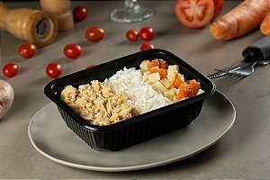 Frango Desfiado com Legumes