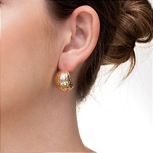 Brinco Meia Lua Orgânico Texturizado Folheado a Ouro