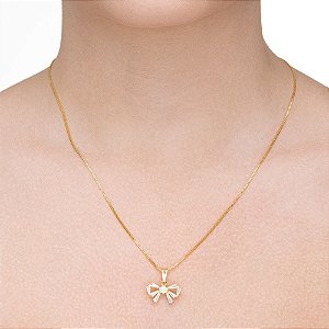 Colar Laço Cravejado com Baguetes e Zircônia Central folheado a ouro
