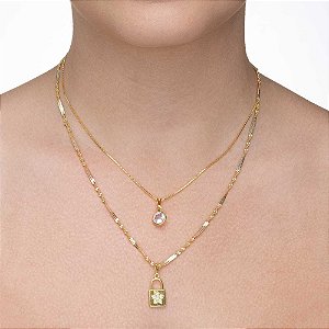 Colar duplo com ponto de luz e cadeado com estrela folheado a ouro