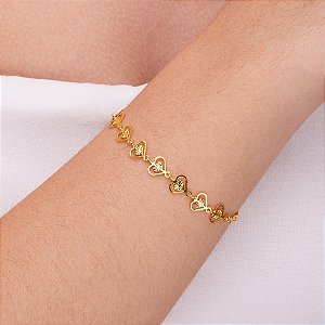 Pulseira de corações vazados e pingente de coração com escrita amor dentro folheada a ouro