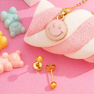 Conjunto infantil com pingente de carinha rosa e brinco de bolinha folheado a ouro