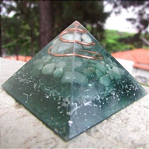 Orgonite Pirâmide da Saúde 4,5cm - Quartzo Verde e Esmeralda