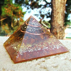 Orgonite Pirâmide Prosperidade 4,5cm - Pirita e Olho de Tigre