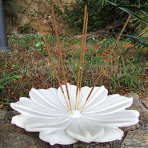 Incensário Flor de Lótus da Pureza em Marmorite 25cm - 5 Furos