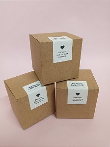 Caixinha quadrada kraft com lacre adesivo padrão
