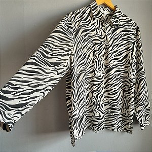 camisa zebra , importada GG