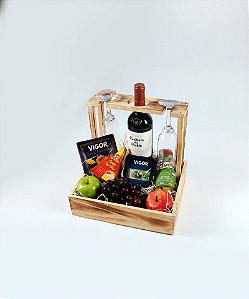 Cesta de Queijos, vinho e Frutas
