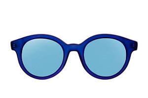 Betina cristal azul com lentes em metal azul