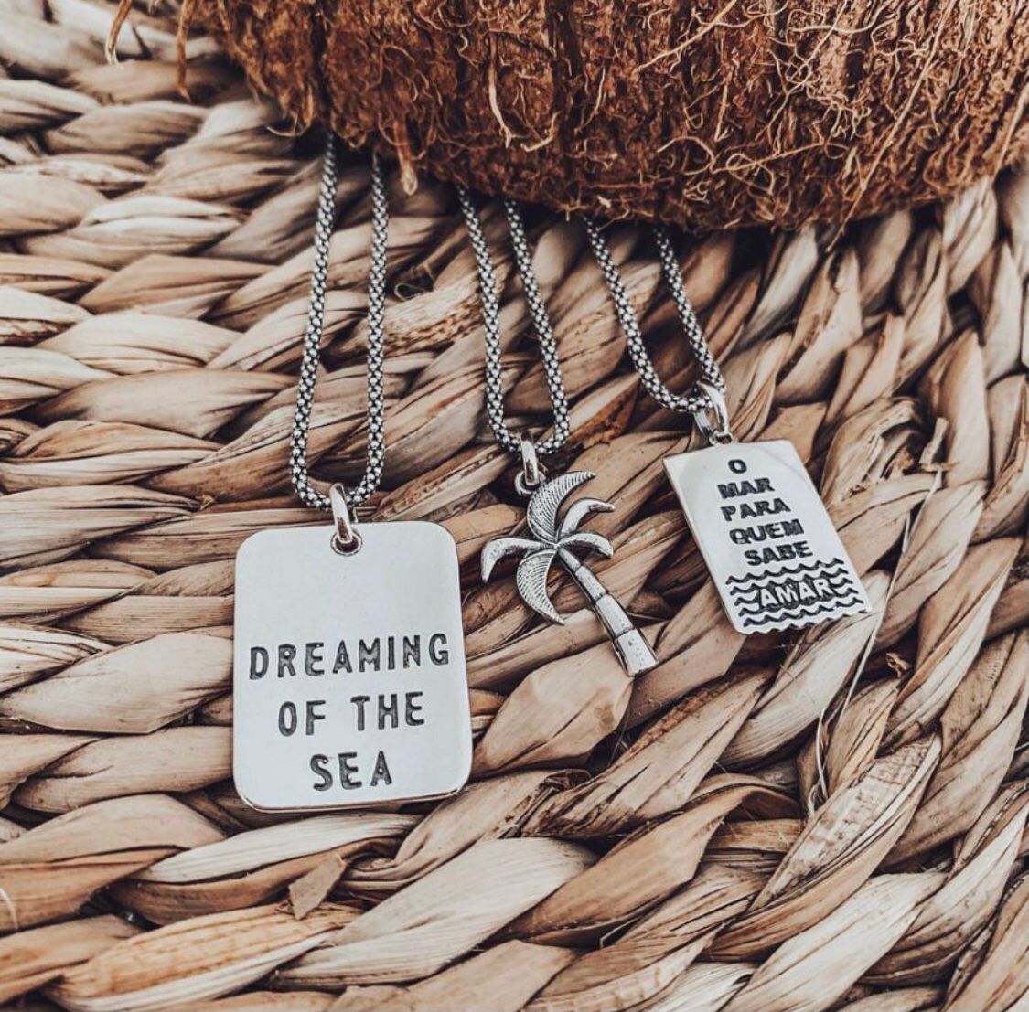 Pingente Medalha Dreaming oh the sea em prata 925.