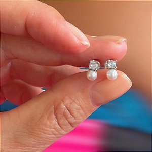 Brinco Ponto de Luz em Prata 925 com zircônia e pérola
