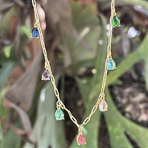 Colar chocker com pedras coloridas banho de ouro