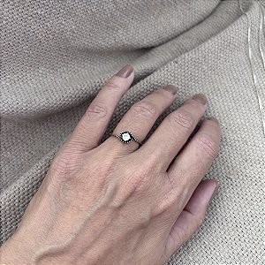 Anel Feminino cravação com zircônia central em Prata 925 medida 15