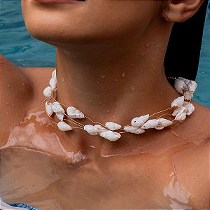 Choker 4 Fios Torcidos com conchas em resina