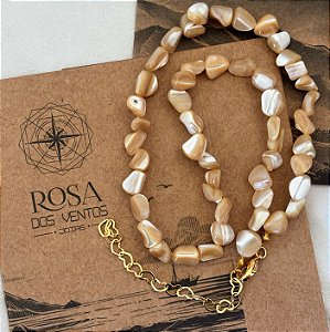 Colar Madreperola Perola Doce de Leite Irregular com fecho banhado a ouro amarelo