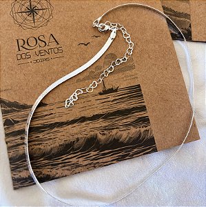 Colar chocker estilo laminada, banhada com prata