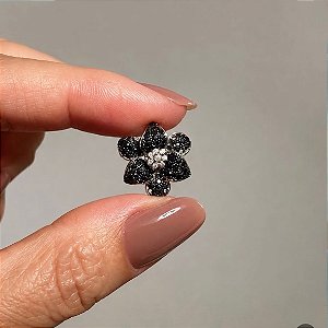 Pingente Flor Negra em Prata 925