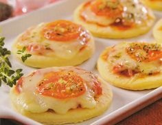 MINI PIZZINHA DE MUSSARELA