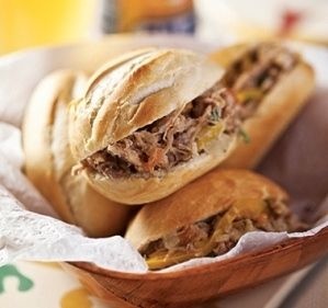 PERNIL ASSADO COM MOLHO CASEIRO