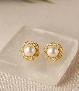 Brinco Pequeno com Strass e Pérola