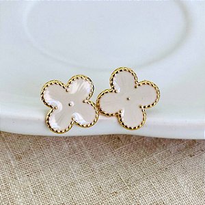 Brinco Flor Off White Virginia