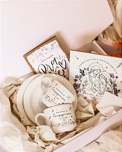 Kit Presente Padrinhos de Batismo Xícara + Azulejo Sagrada Família + Bilhete Personalizado com Arte Floral