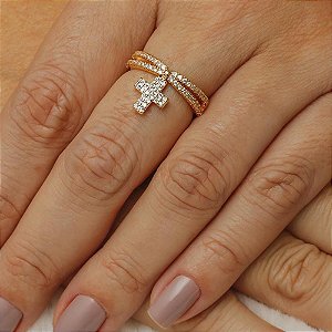 Anel 2 Fios Cravejados Com Pingente De Cruz Cravejada Folheado a Ouro 18K