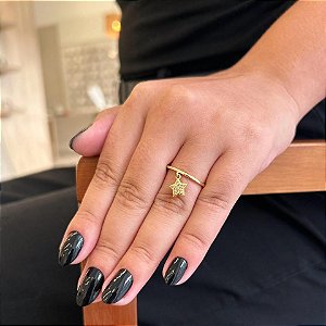 Anel Aliança Lisa Pingente Estrela Cravejado Folheado a Ouro 18K