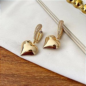 Brinco Argola Cravejado Pingente Coração Abaulado Folheado a Ouro 18K