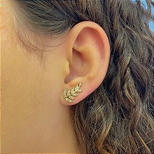Brinco Folha Alongada 6 Pétalas Cravejado Folheado a Ouro 18K