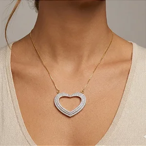 Colar Coração Vazado Cravejado Grande Folheado a Ouro 18K