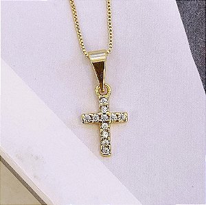 Colar Cruz Cravejada Pequena Folheado a Ouro 18K