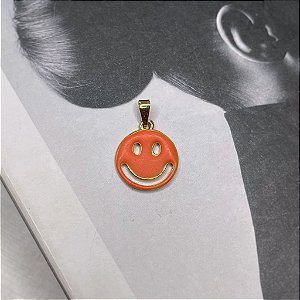 Pingente Carinha Feliz Resina Laranja Folheado a Ouro 18k