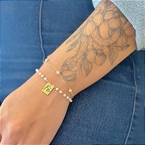 Pulseira Pérolas Pingente Quadrado Fé Folheado a Ouro 18K